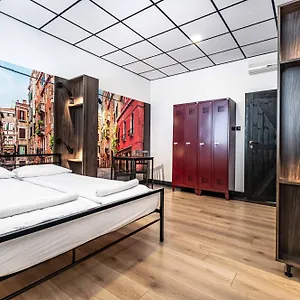 Vola Hostal